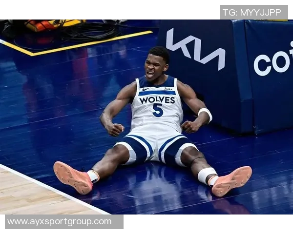 爱德华兹第三节狂轰21分全场最高35分助球队取得胜利表现惊艳