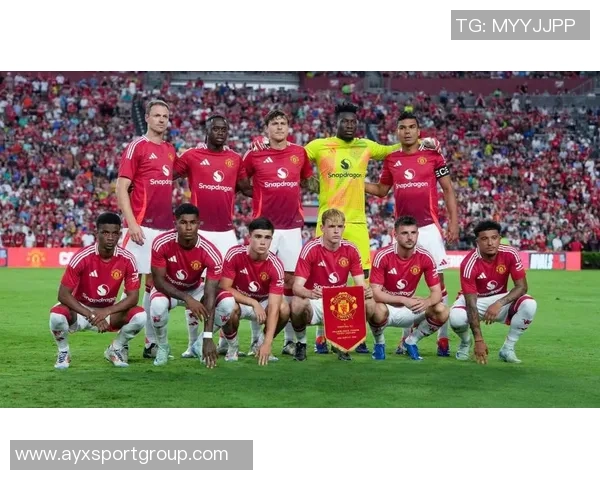 曼联官方社交媒体发布2025-26赛季全家福照男足女足同框合影