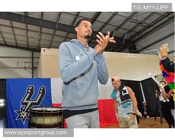 文班亚马解析关键三分球战术强调避免盲目突入人群造成复杂局面